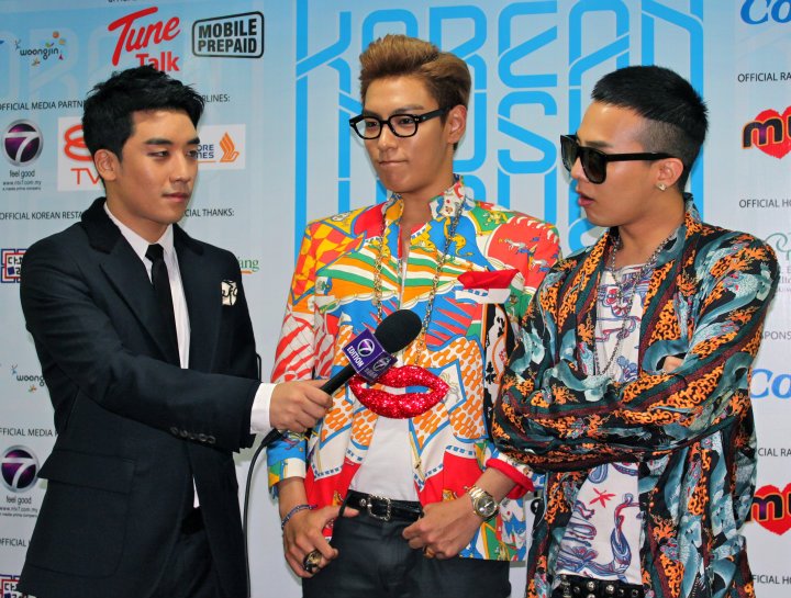 [Pics] GD&TOP y Seungri en la Conferencia de Prensa del KMW Malaysia BIGBANGUPDATES.com_GDRAGON-TOP-SEUNGRI-KOREAN-Music-Wave-Malaysia-Press-Conference-PHOTOS-4