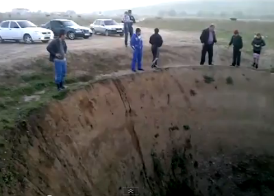 2010 - Voragini nel mondo - Pagina 5 Dagestan-Sinkhole-January-2012