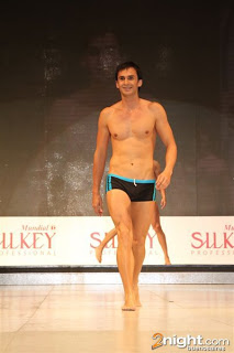 Mister Universe Model 2012. Ảnh tường thật đêm chung kết - Page 4 Cost5