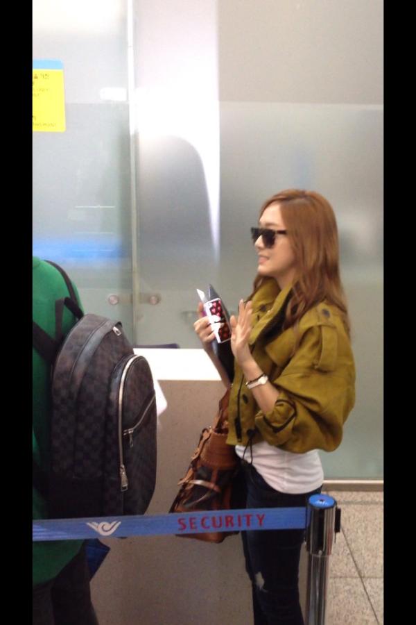 [PICS]Jessica @ Airport Tumblr_m30z4zZD0c1r4mqbno1_1280