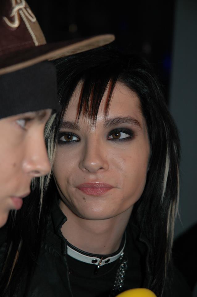 Nova foto em HQ - Bill e Tom Kaulitz no Bambi Awards (30.11.2006) 66113_10151190562293216_1456541213_n