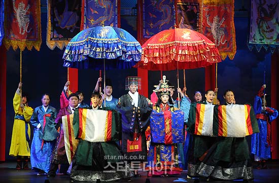 [MUSICAL] 08/04/2011 - KyuJong @ Goong Musical  - Page 4 KJ-Goong-media-18