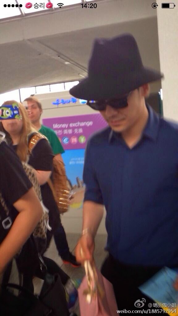 [7/6/14][Pho] GD, TOP, Taeyang và Seungri tại sân bay Gimpo đến Busan Seungir_busan