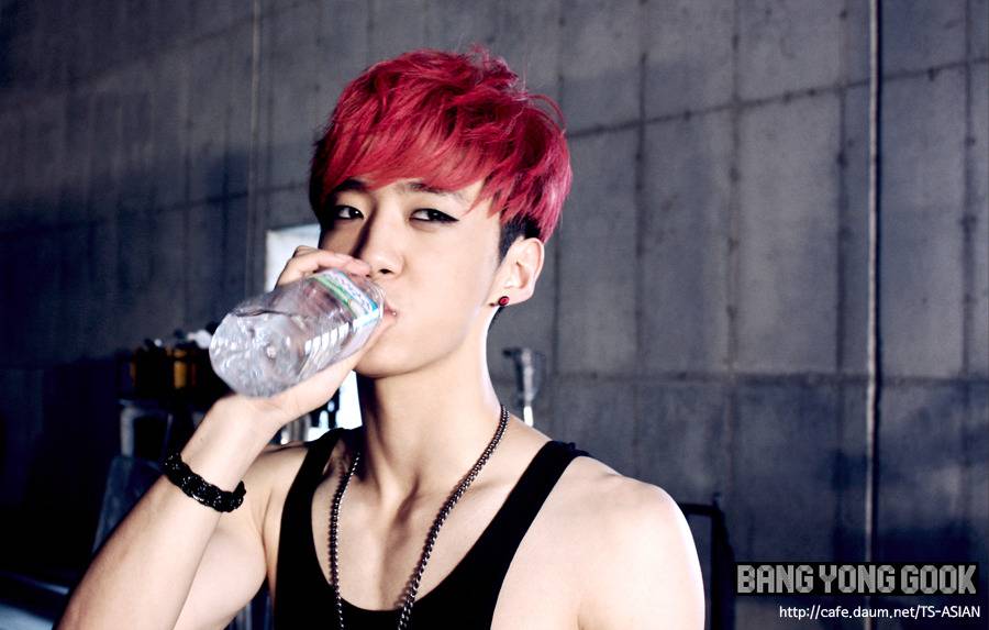 [Biografia] B.A.P  20110816_bangyongguk_bts_3