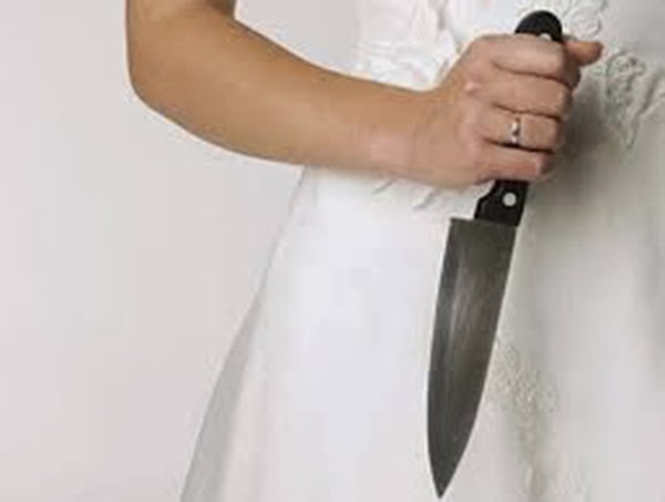 سيدة قتلت ابنها وقطعته بالسكين بسبب الأنترنت 1