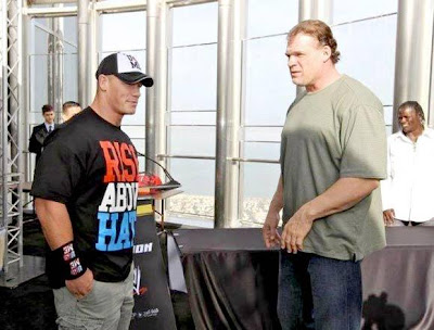 Foto de John Cena Y Kane conversando Cena-kane