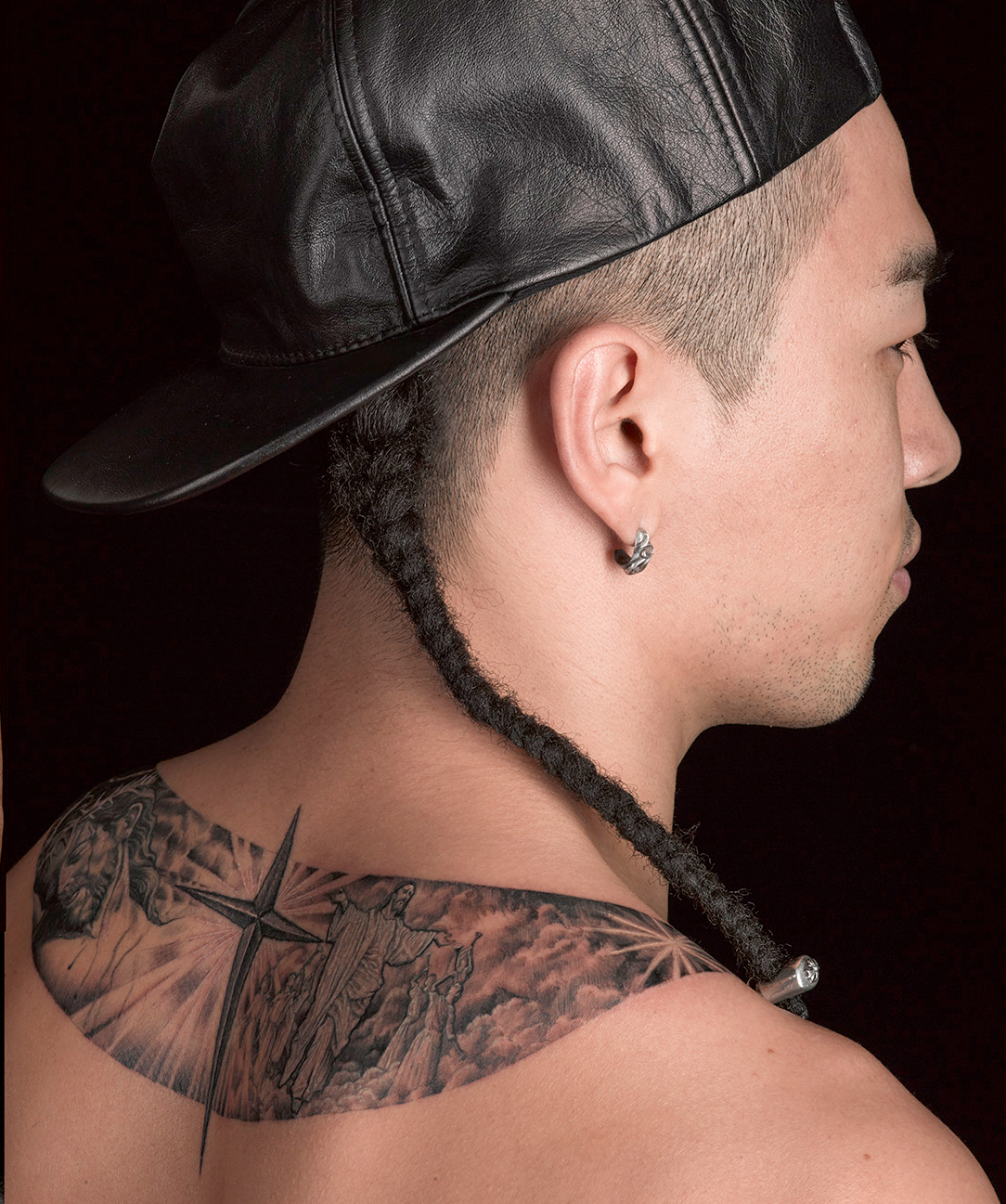 [8/7/13][Pho] Hình xăm của Taeyang BIGBANGUPDATES-taeyang-anil-gupta-tattoo2