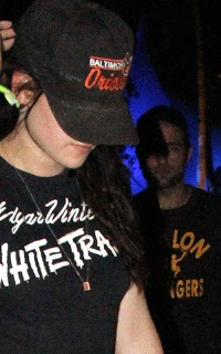 Robsten - Imagenes/Videos de Paparazzi / Estudio/ Eventos etc. - Página 7 Rob-kristen-042212-8