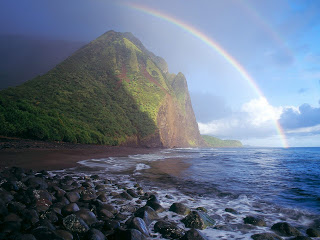 أنعش يومك بشاهدة أجمل شواطئ جزر هاواي  Misty_Rainbow%252C_Waialu_Valley%252C_Molokai%252C_Hawaii___erc