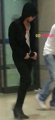 [17/07/2013][Photo] G-Dragon tại sân bay Incheon từ New York trở về 130717-gdragon-incheon-airport-bigbangudpates4