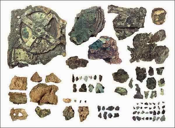 هل كان القدماء يستعملون الحاسبه؟؟ معلومات مذهلة لا يعرفها الكثير Antikythera_mechanism_remains