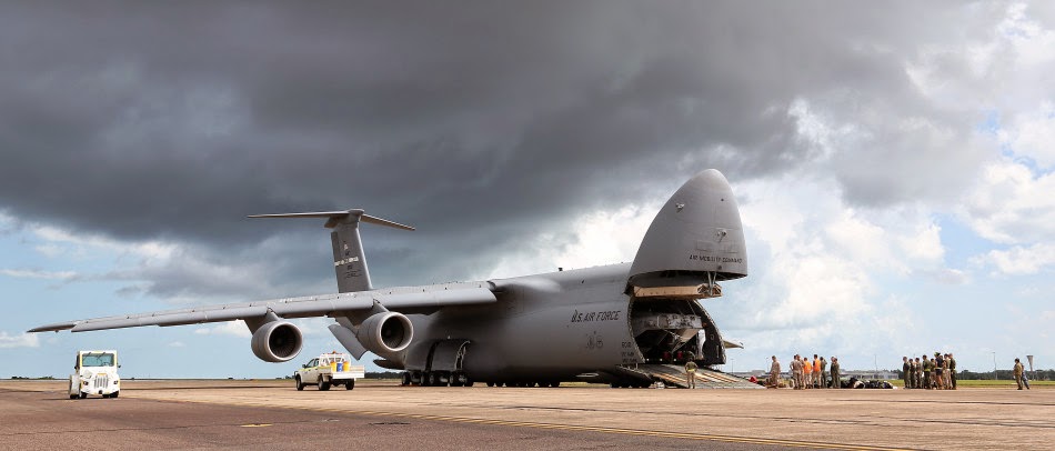 طائرة النقل العسكري C-5 Galaxy الامريكيه  Lockheed%2BC-5%2BGalaxy%2Bmilitary%2Btransport%2Baircraft%2B5