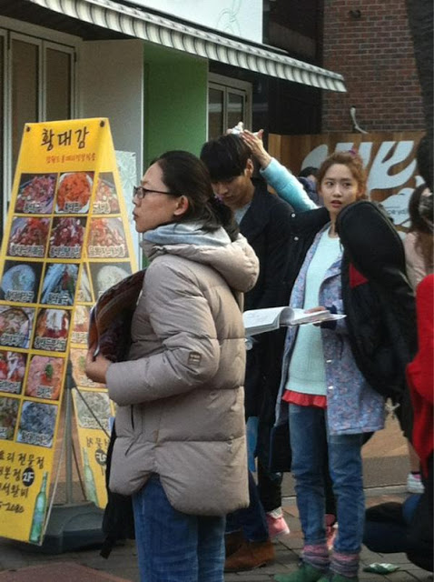 [PICS] YoonA in HongDae @ Love Rain || 25.03.12 Tumblr_m1fx2hUxnl1r67pjdo2_1280