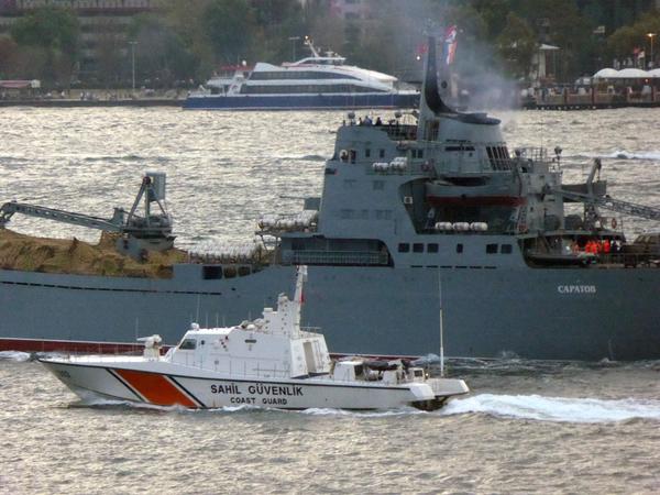 دفعات سلاح روسي الى سوريا ......مره اخرى  Russian%2BNavy%2BAlligator%2BClass%2BLanding%2BShip%2BSaratov%2B150%2Bjust%2Bcrossed%2Bbosphorus%2B1