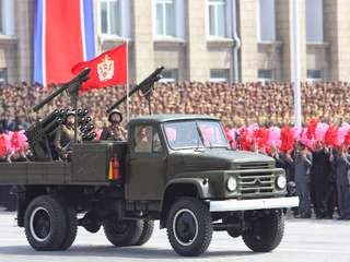 Fuerza Armadas de Corea del norte North_Korean_military_parade_2_20120715200827_320_240