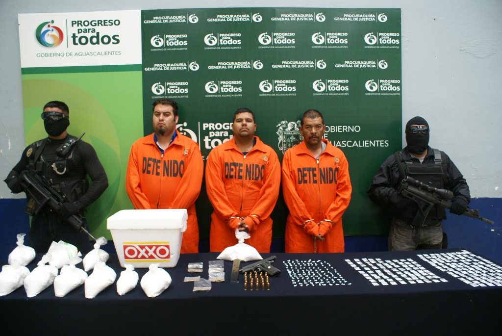 Cayeron 3 narcotraficantes en el barrio de San Marcos, uno de ellos un ex policía municipal 1.-%2BSAN%2BMARCOS%2B%2528JOSE%2BMANUEL%2B-%2BJULIAN%2B-%2BJOSE%2BREFUGIO%2529-783214