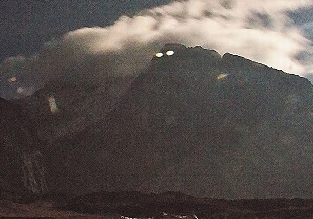 Peregrinos de Buratia presenciaron un increíble fenómeno místico en el Tíbet Ojos1