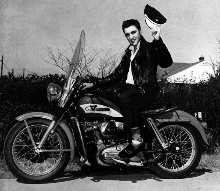 Les stars et les harleys - Page 4 Elvis%2BPresley%2Bwith%2Bhis%2BHarley%2BDavidson%2B%25287%2529