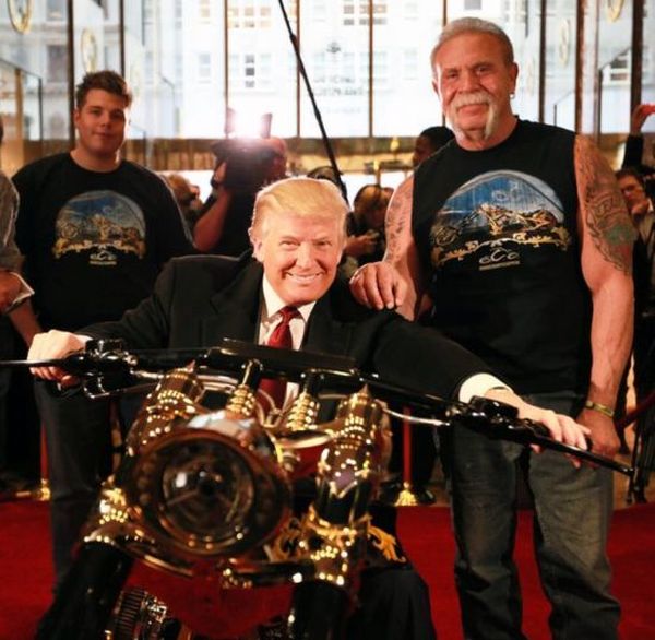 Les stars et les harleys - Page 4 Donald-trump-customised-gold-chopper