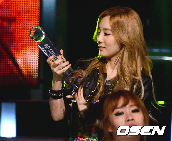 [PICS][18-5-2012] TaeTiSeo @M!Countdown 201205171942770436_1