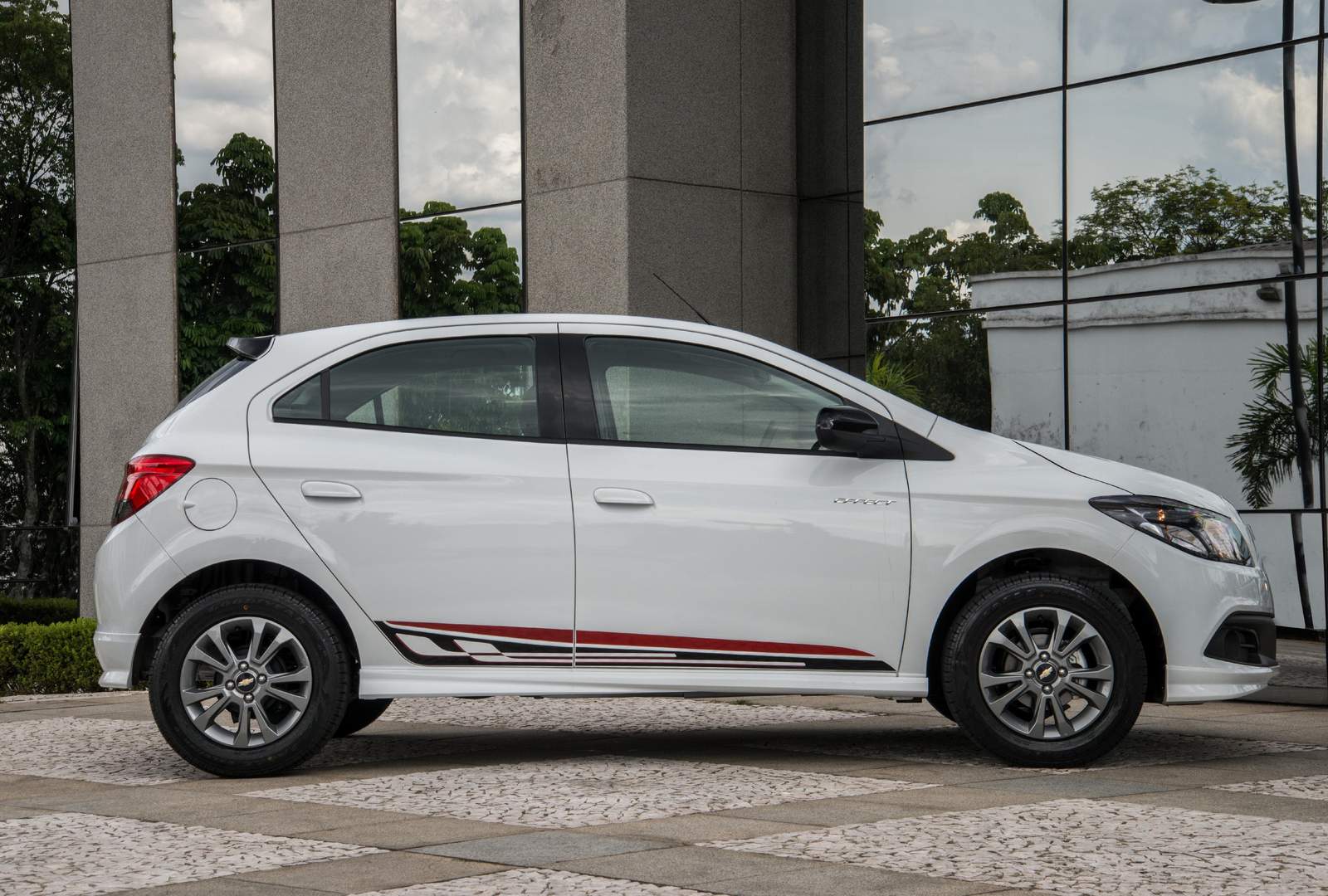 Ranking de Vendas - Fevereiro de 2.015 Chevrolet%2BOnix%2BEffect%2B2015%2B(7)