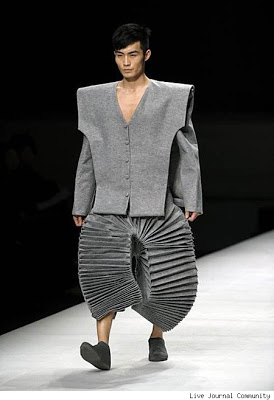 غرائب عالم الازياء  Weird_fashion_looks_12