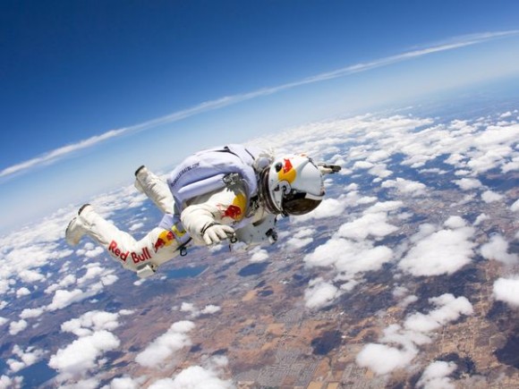 معلومات وحقائق عن اطول وأخطر وأسرع قفزه فى التاريخ تمت بنجاح من فيلكس !! Felix-baumgartner-stratos_25874_600x4501-580x435