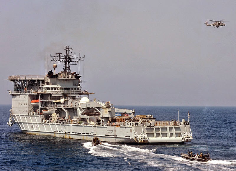 Fuerzas Armadas del Reino Unido  800px-RFA_Diligence_During_a_Counter_Piracy_Boarding_Exercise_MOD_45153208