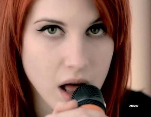 Hayley Nichole Williams Hayley-hayley-williams-1030582_500_388