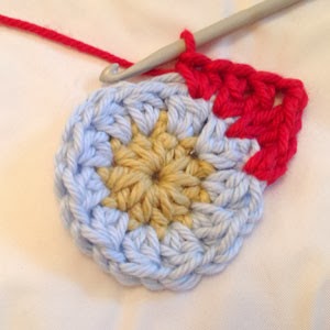 نجمة كروشية 2.. Crochet-star-pattern-tutorial-round-3-300x300