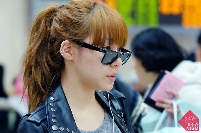 [PICS] SNSD @ Gimpo Airport arrival from Japan || 01.03.12  4wqLB