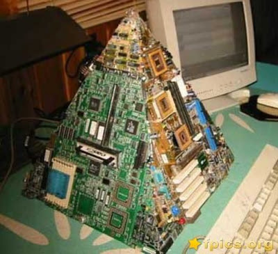 L'univers des Geeks - Page 4 152__640x480_christmas-tree-funny-26