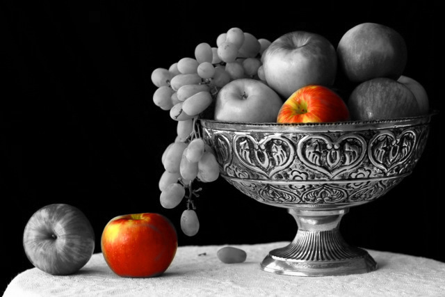 Crno-bijelo u boji - Page 12 Still-life-photography-black-and-white-with-color-04_2