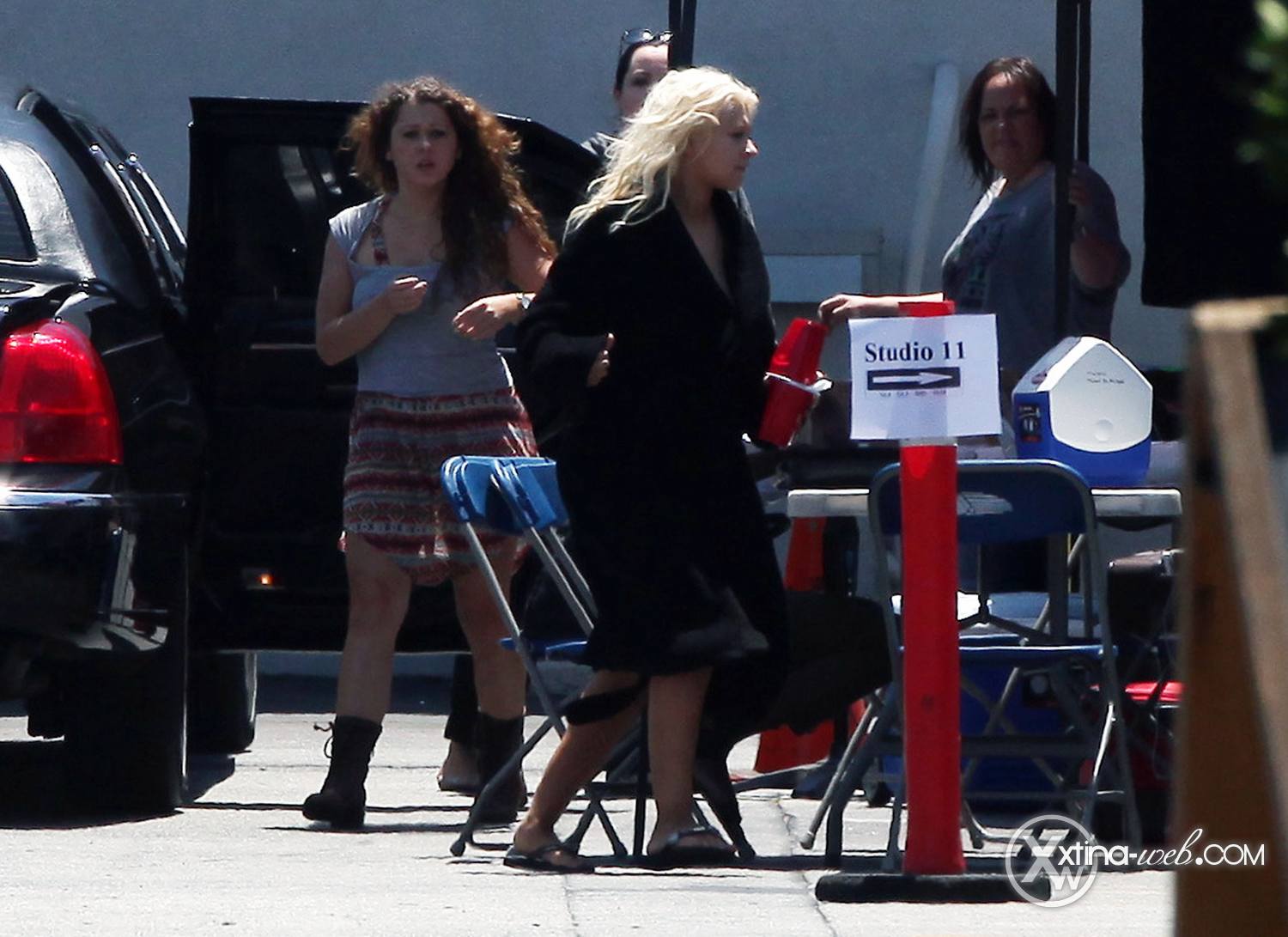 [Fotos] Christina Aguilera llegando a Burbank Studios [27/07/12] 09