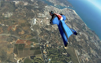 Terjun 73 meter Tanpa Parasut NIkolaj-over-Skydive-Portugal-in-Phoenix-Fly-Phantom-3-wingsuit