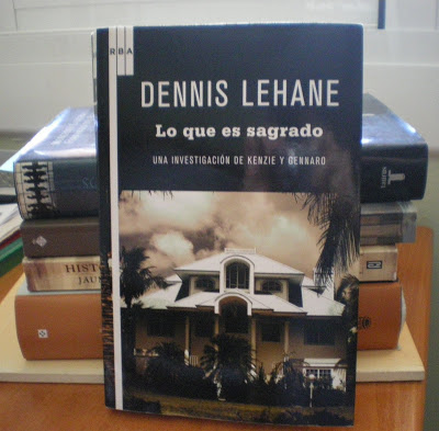 ¿Que estáis leyendo ahora? - Página 2 DENNIS%2BLEHANE%252C%2BLo%2Bque%2Bes%2Bsagrado