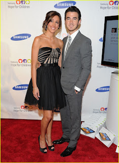 Kevin Jonas en evento Hope for the Children Kevin-danielle-jonas-childrens-gala-02