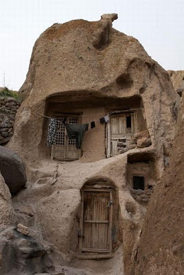 700 years old troglodyte stone house village in IRAN اهل الكهوف في ايران منذ 700 عام 700year-old-stone-house-02