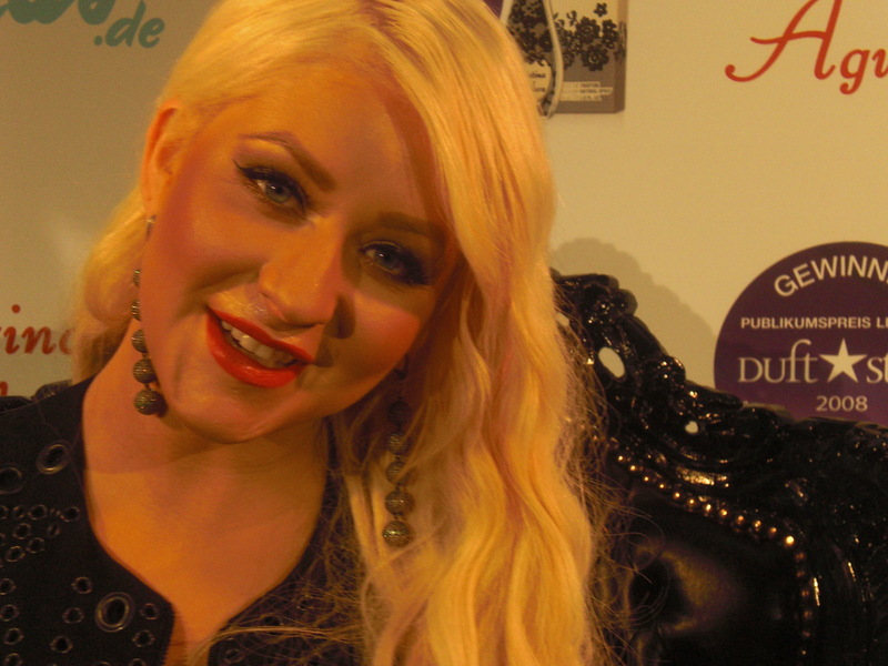 [Fotos] Christina Aguilera en Alemania Promocionando su perfume Secret Potion - Página 2 Cimg2826p