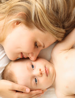  حقائق حول أهمية عنصر الكالسيوم للمرأة Mother_and_baby