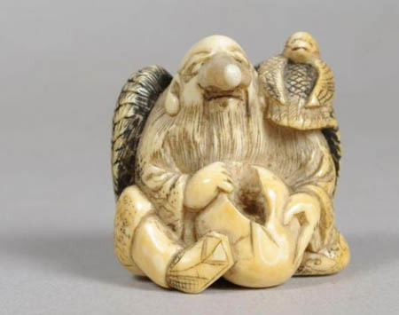 objet vestimentaire traditionnel j Netsuke_