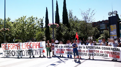 Fotos manifestación en Alcobendas y Sanse contra ampliación de aperturas comerciales en domingo y festivos Mani%2BAlcobendas%2Bcontra%2Bampliacion%2Bhorarios%2B%252810%2529