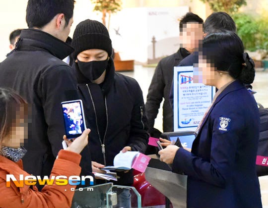 [10/12/14][Pho] Taeyang tại sân bay Incheon đến Bắc Kinh Taeyang-beijing_003