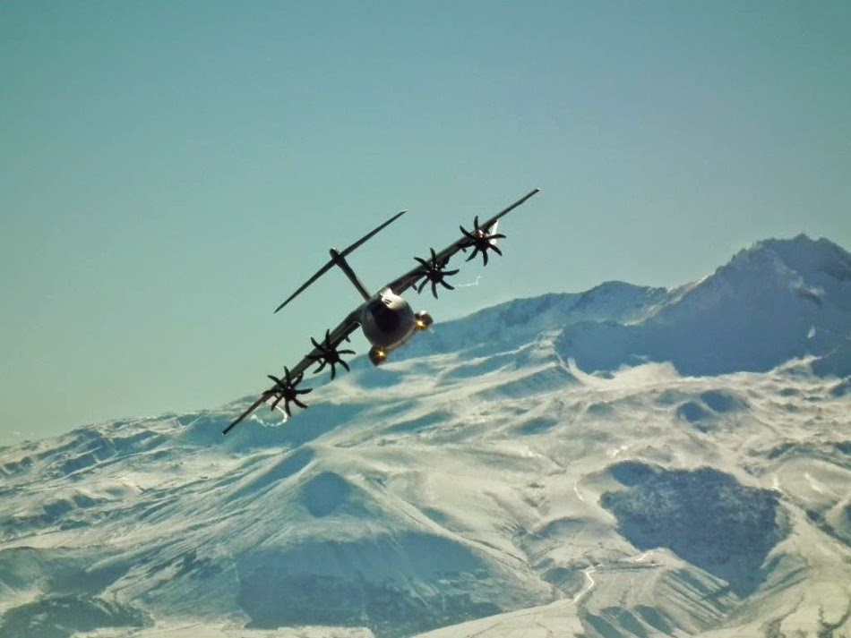 ثاني طائره نقل عسكري نوع A-400M تدخل الخدمه لدى سلاح الجو التركي  Turkish%2BAir%2BForce%2BCommander%2Bflies%2Bnewly%2Bacquired%2BA-400M%2B3