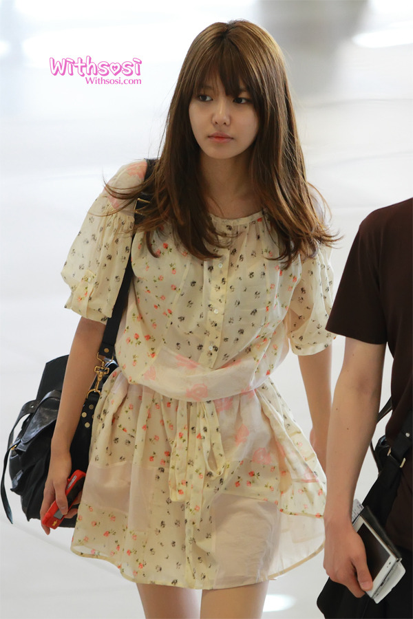 [PICS] SNSD @ Airport to Japan Tumblr_m6tqmbTQ5m1r0r5dro6_1280