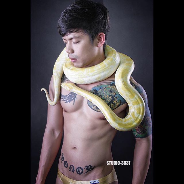 Hot boy cực chất với hình xăm 290901-5642f2751f0a0