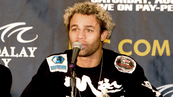 Josh Koscheck aceptaría enfrentarse a Nick Diaz en febrero si UFC se lo propone Josh-Koscheck-Facing-Matt-Hughes-UFC-135