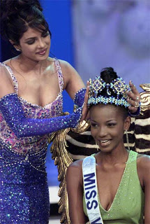 2001 | MISS WORLD | AGBANI DAREGO Miss%2BWorld%2B2001%2Bcrowning%2Bmoment