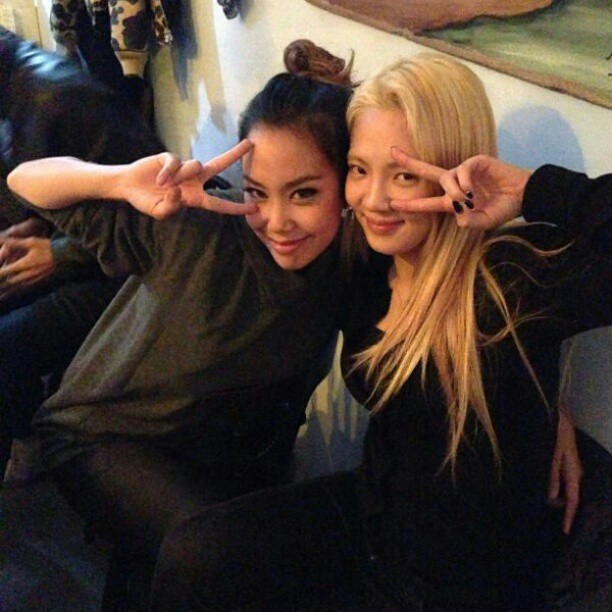 { ♔ Selca } HyoYeon & Aerin Yuktadatta. 24vp1xe