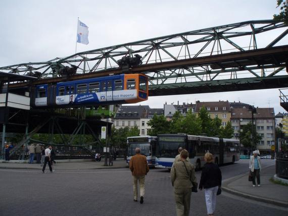 மின்சார வாகணம்  Hanging-trains-in-germany07